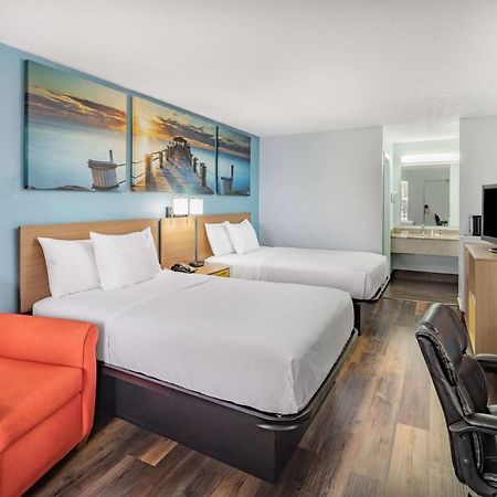Days Inn By Wyndham Pensacola I-10 Ferry Pass Eksteriør bilde