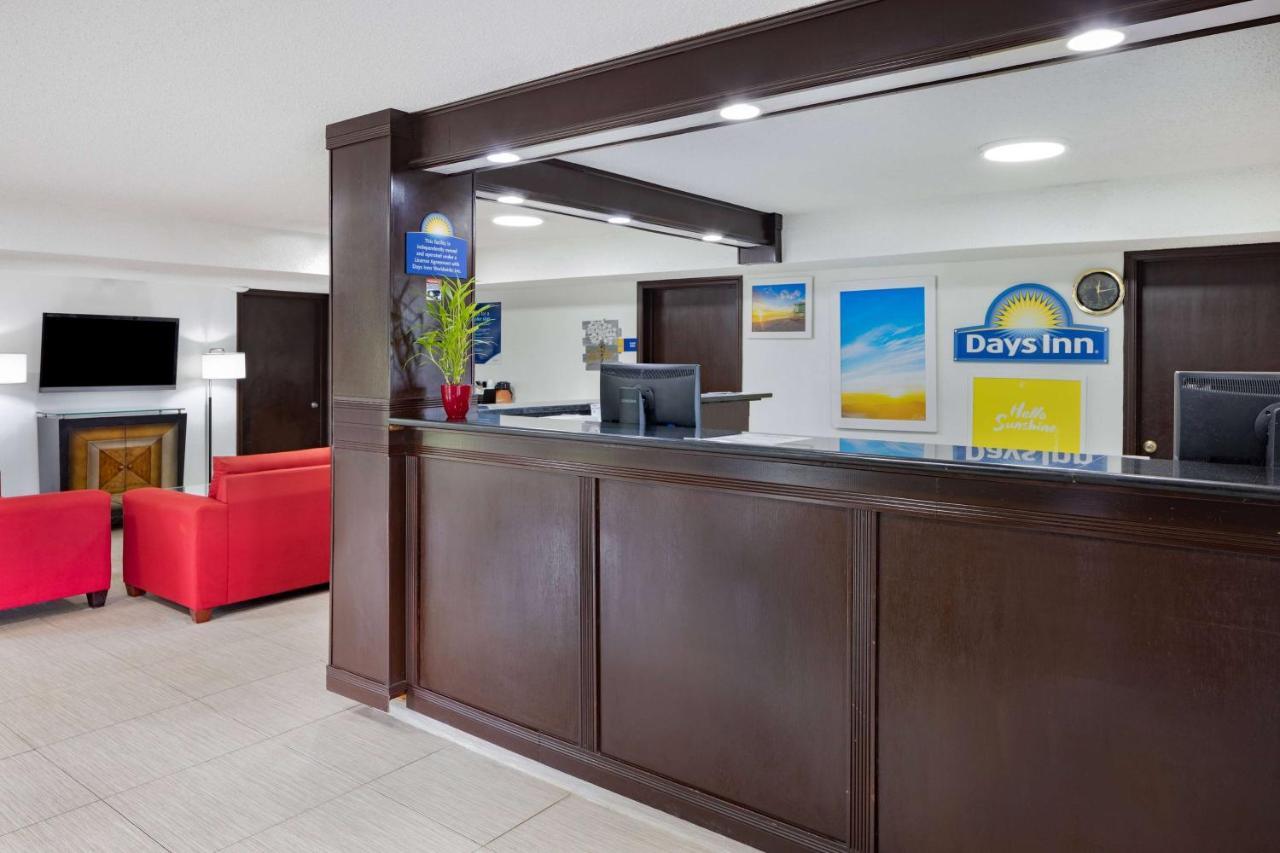 Days Inn By Wyndham Pensacola I-10 Ferry Pass Eksteriør bilde