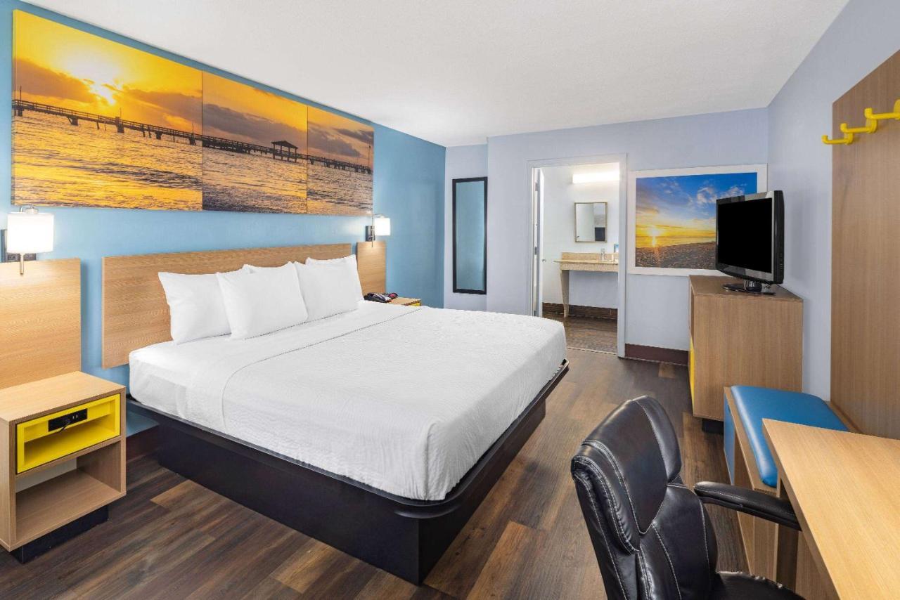 Days Inn By Wyndham Pensacola I-10 Ferry Pass Eksteriør bilde