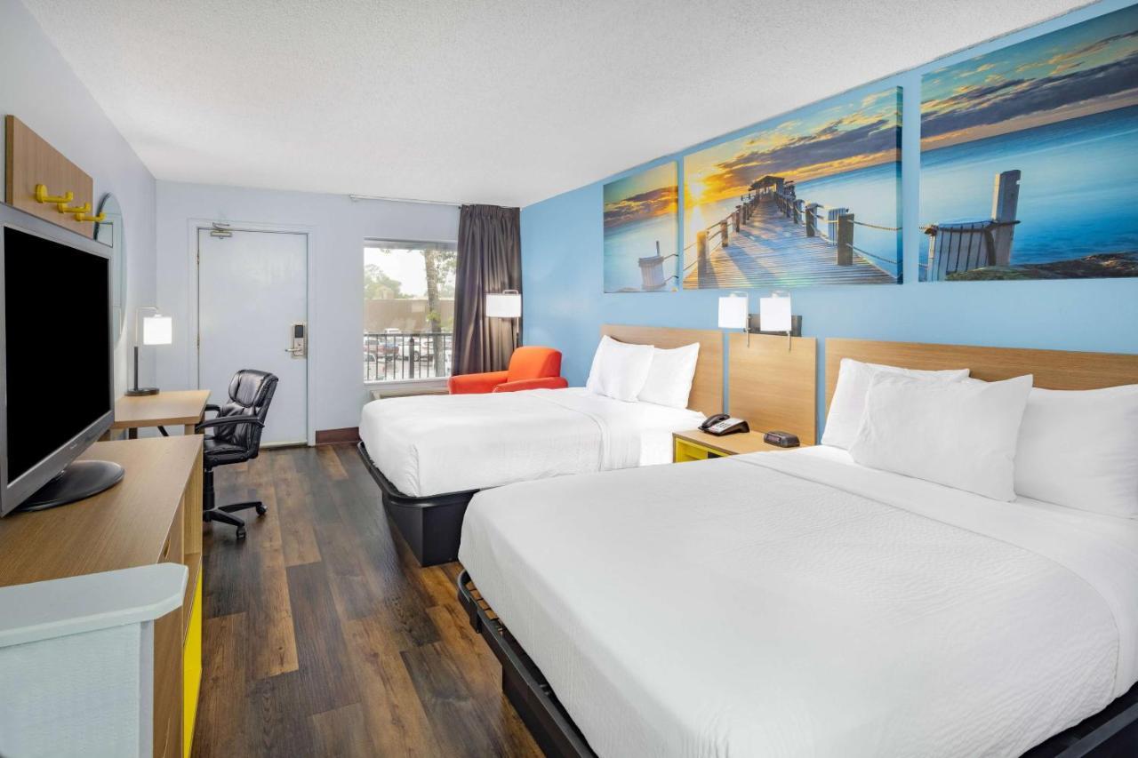 Days Inn By Wyndham Pensacola I-10 Ferry Pass Eksteriør bilde