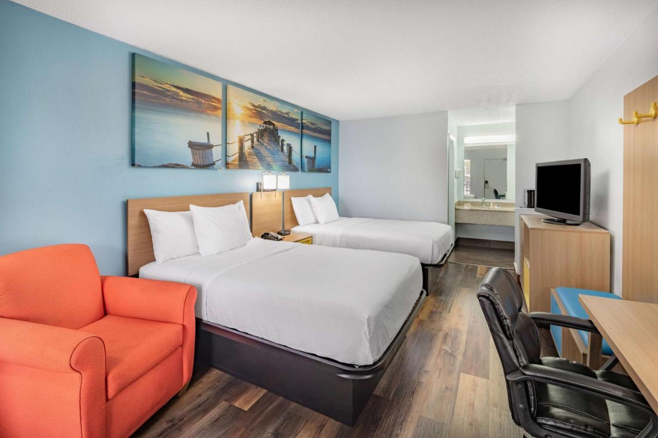 Days Inn By Wyndham Pensacola I-10 Ferry Pass Eksteriør bilde