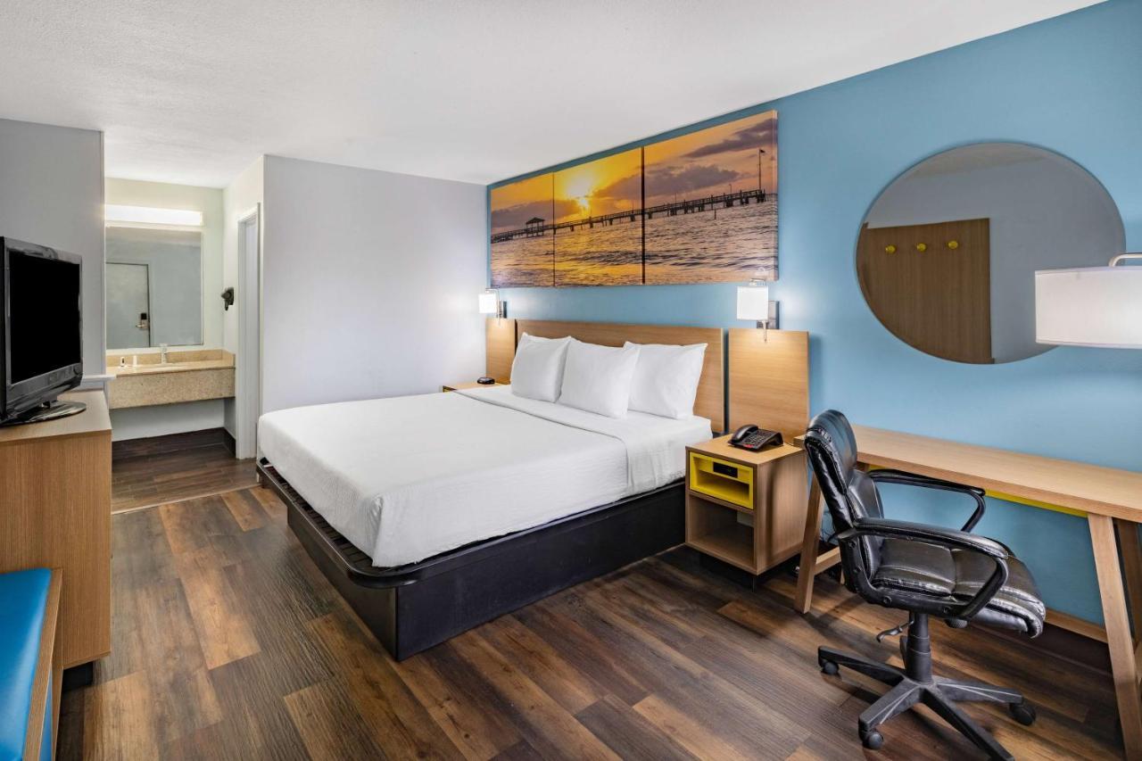 Days Inn By Wyndham Pensacola I-10 Ferry Pass Eksteriør bilde
