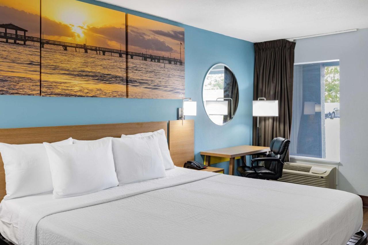 Days Inn By Wyndham Pensacola I-10 Ferry Pass Eksteriør bilde