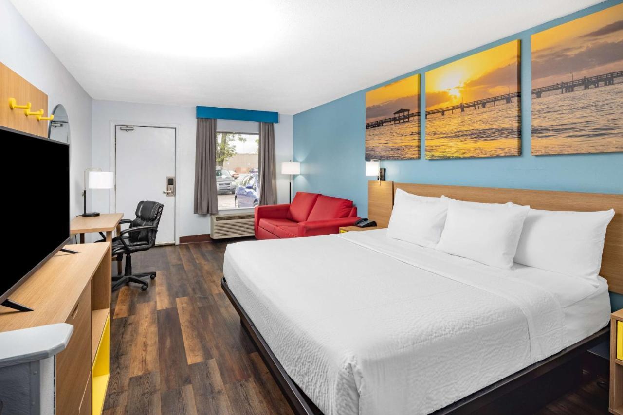 Days Inn By Wyndham Pensacola I-10 Ferry Pass Eksteriør bilde
