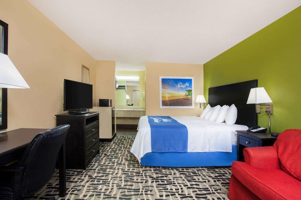 Days Inn By Wyndham Pensacola I-10 Ferry Pass Eksteriør bilde