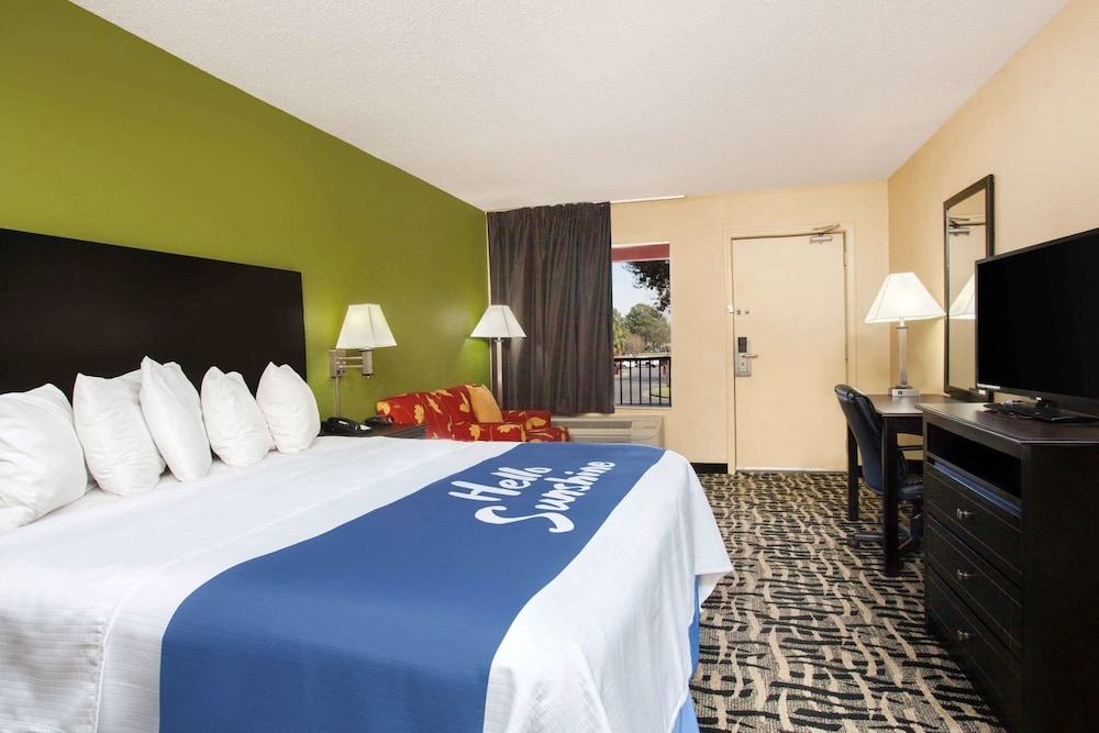 Days Inn By Wyndham Pensacola I-10 Ferry Pass Eksteriør bilde