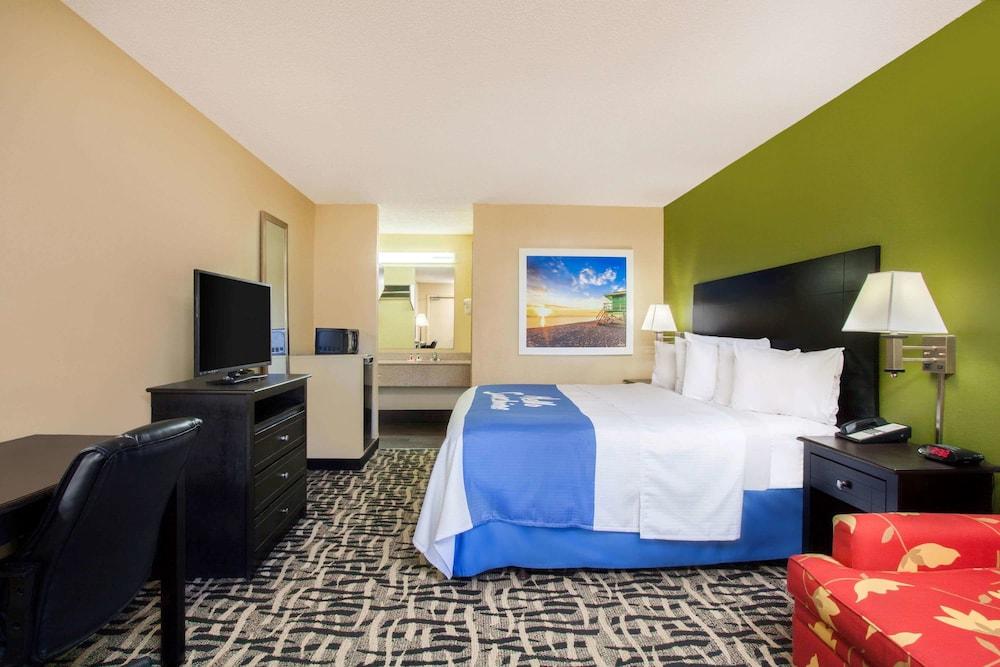 Days Inn By Wyndham Pensacola I-10 Ferry Pass Eksteriør bilde