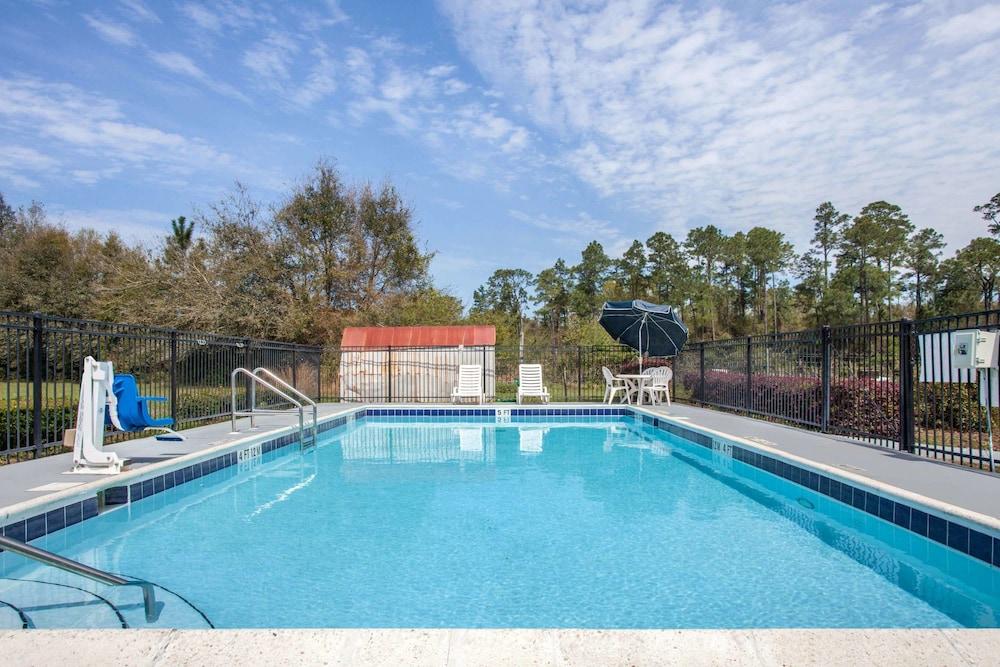 Days Inn By Wyndham Pensacola I-10 Ferry Pass Eksteriør bilde