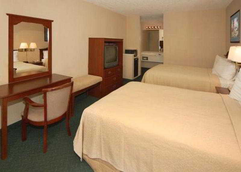 Days Inn By Wyndham Pensacola I-10 Ferry Pass Rom bilde